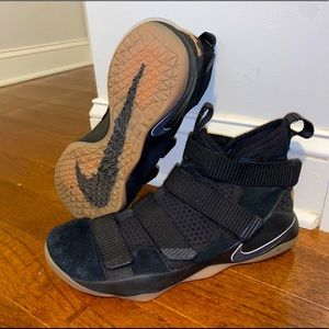 Nike LEBRON SOLDIER 11s - size M 10.5